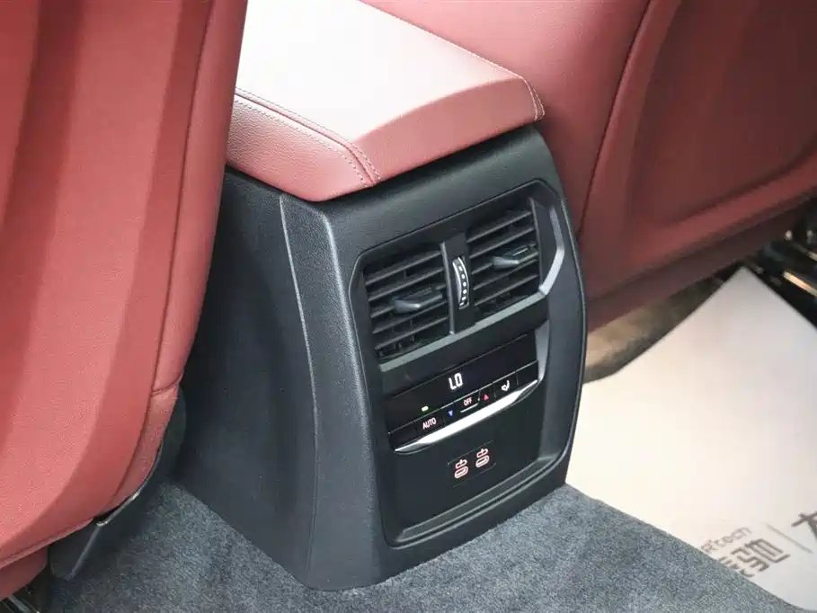 BMW 3 Series 2025 330Li M Sport Night Edition фото 21
