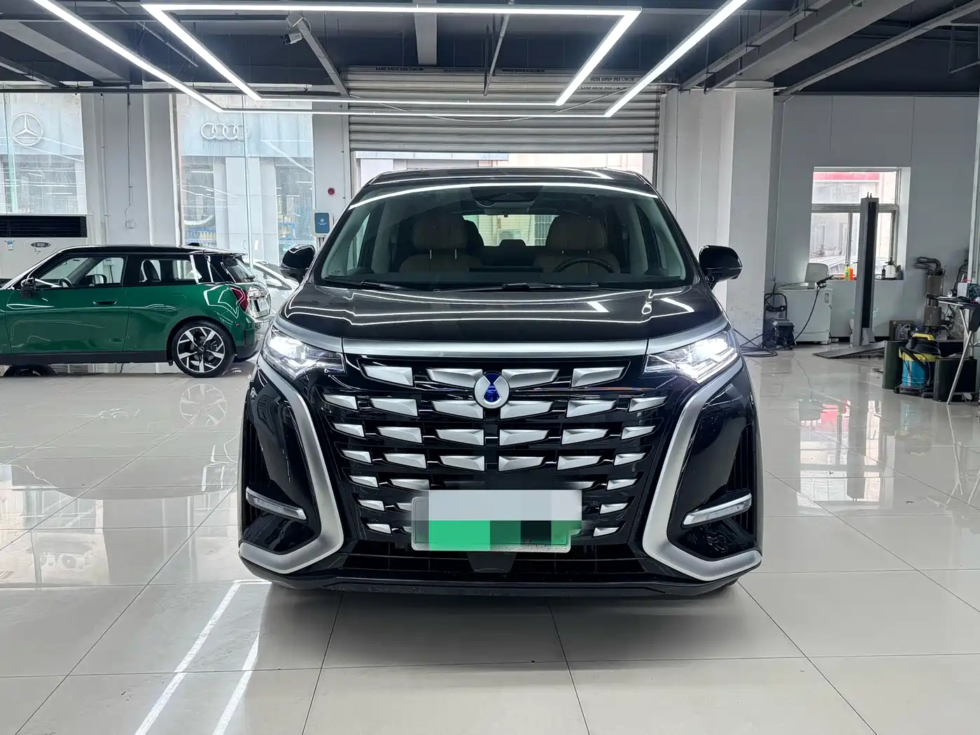 Denza D9 2026 2024 DM-i 980 AWD Premium
