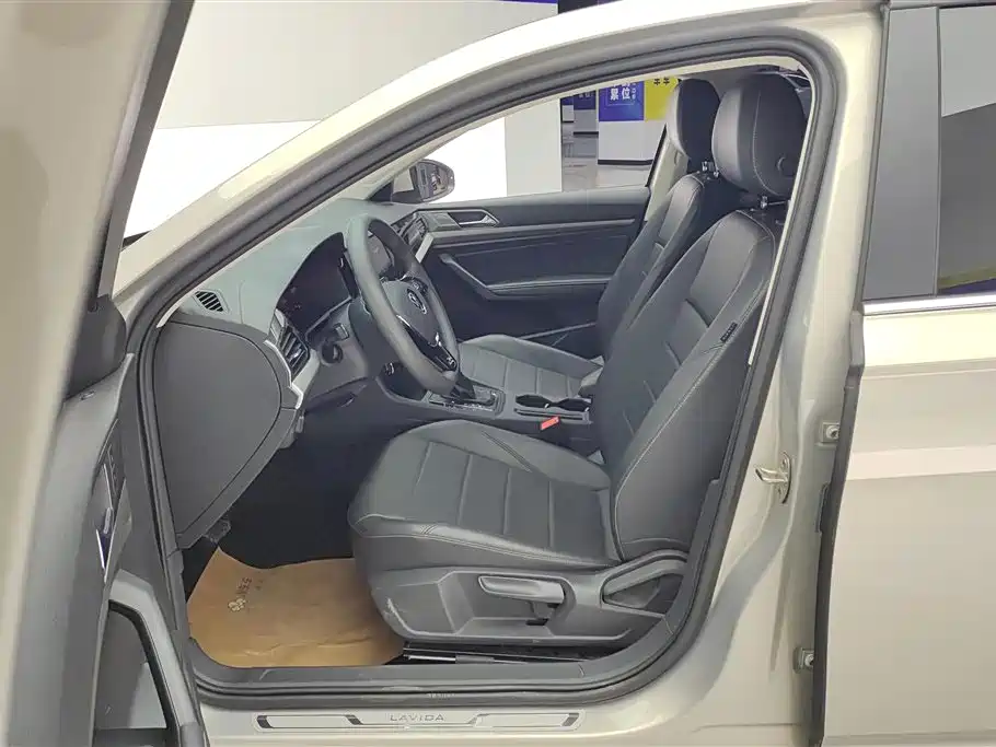 Volkswagen Lavida 2021 1.5L Auto Comfort Edition фото 9