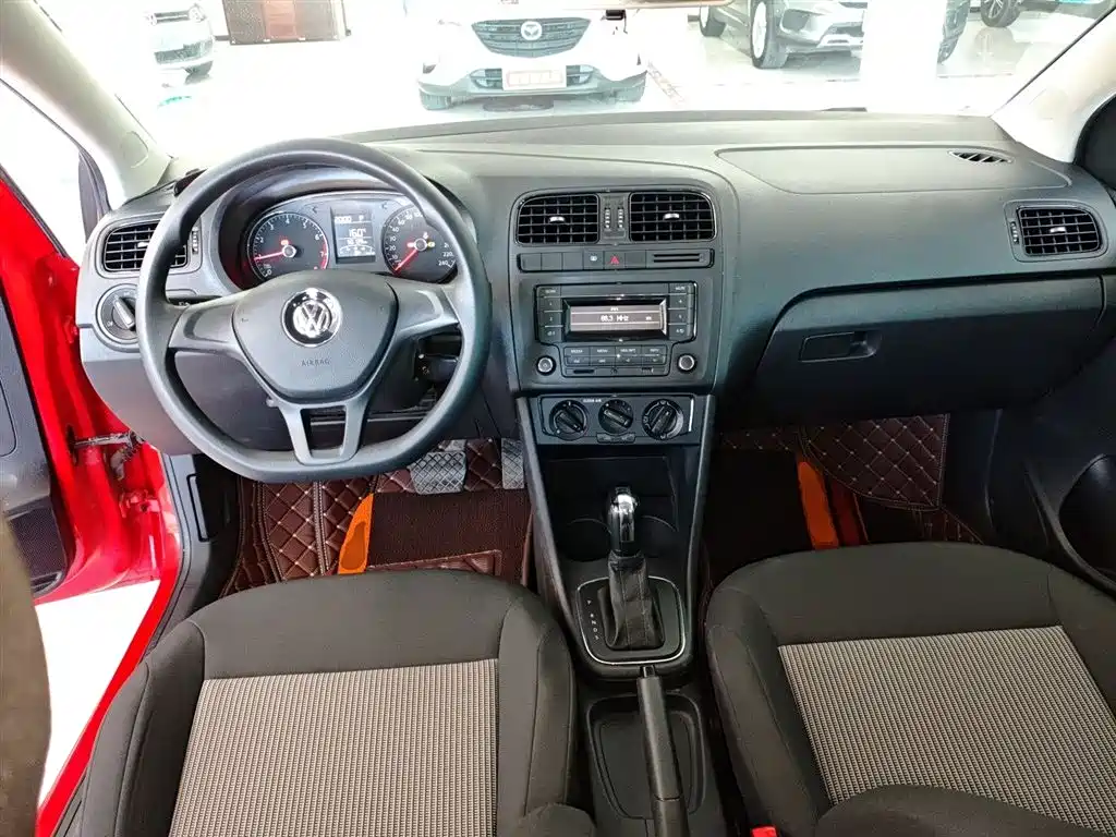Volkswagen Polo 2016 1.4L Automatic Trend фото 10