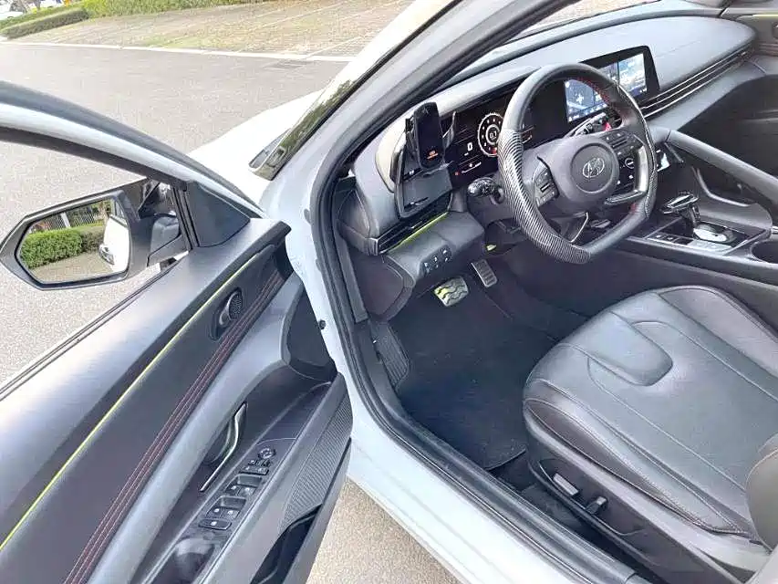 Hyundai Elantra 2021 1.5L CVT GLX Elite Edition фото 7