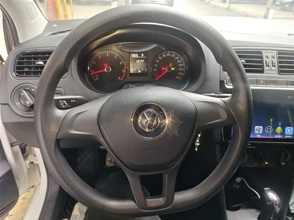 Volkswagen Polo 2016 1.4L Automatic Trend фото 11