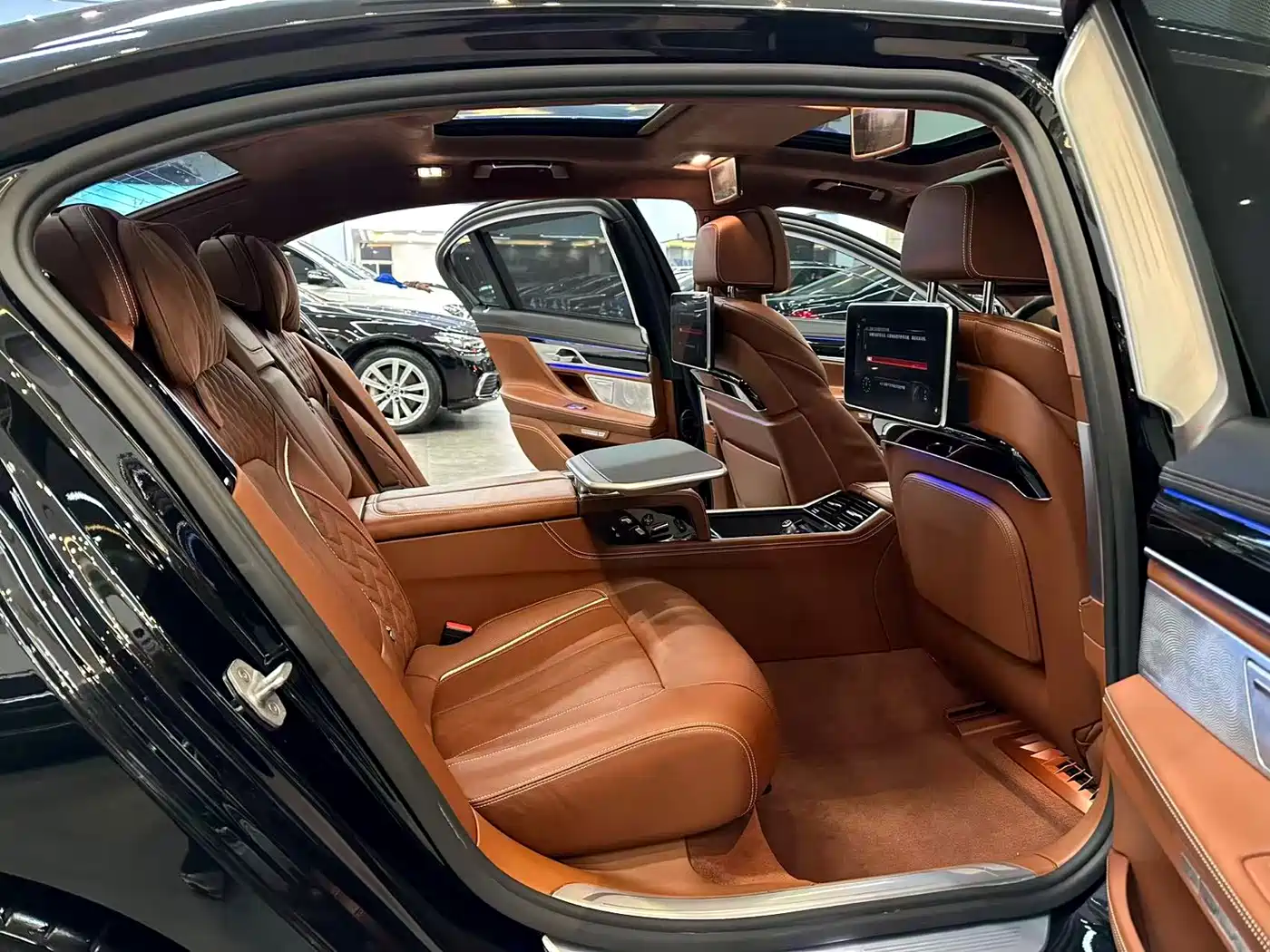 BMW 7 Series 2018 740Li xDrive Premium Type M Sport Package фото 10