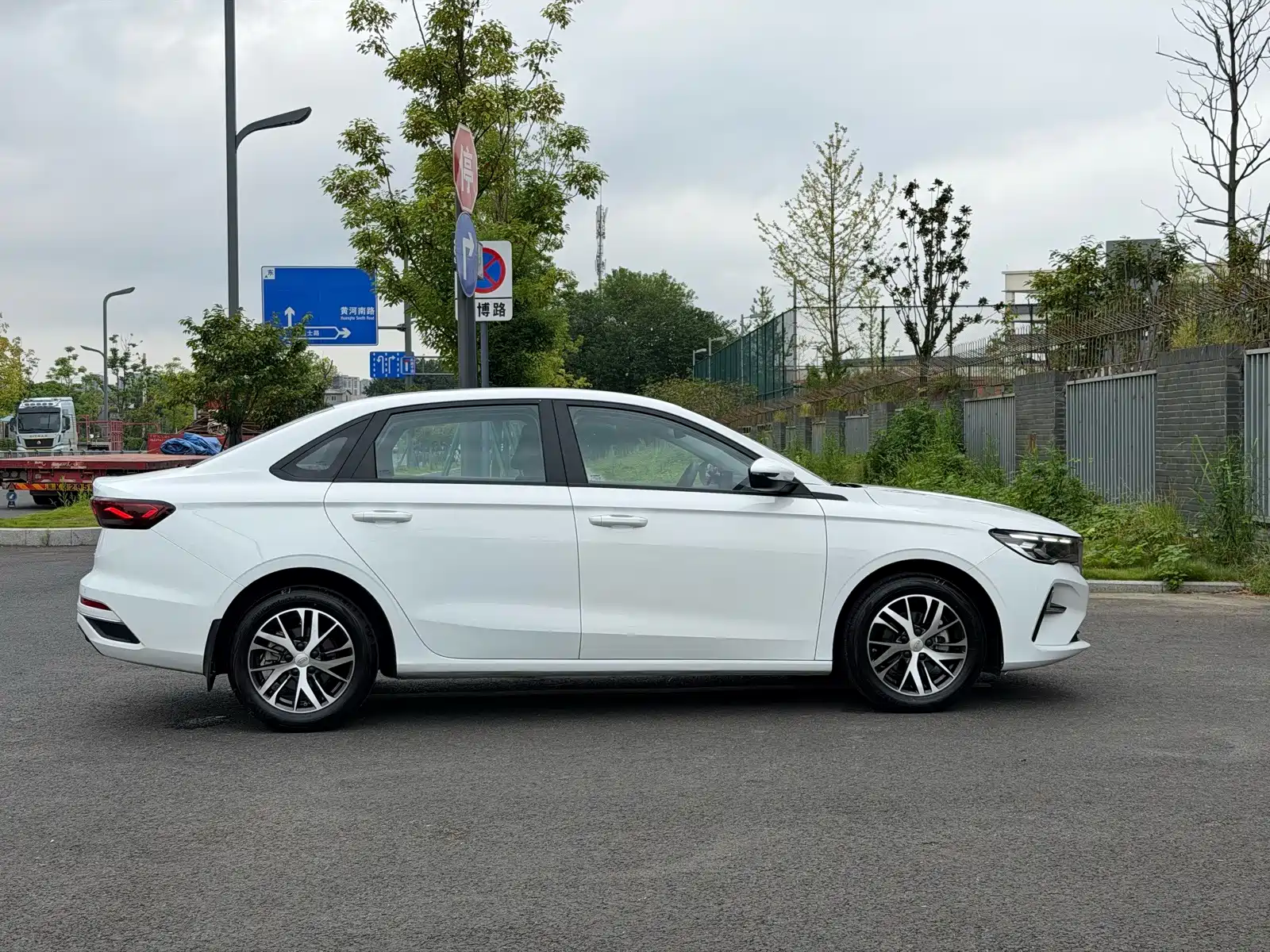 Photo 17 - Geely Emgrand