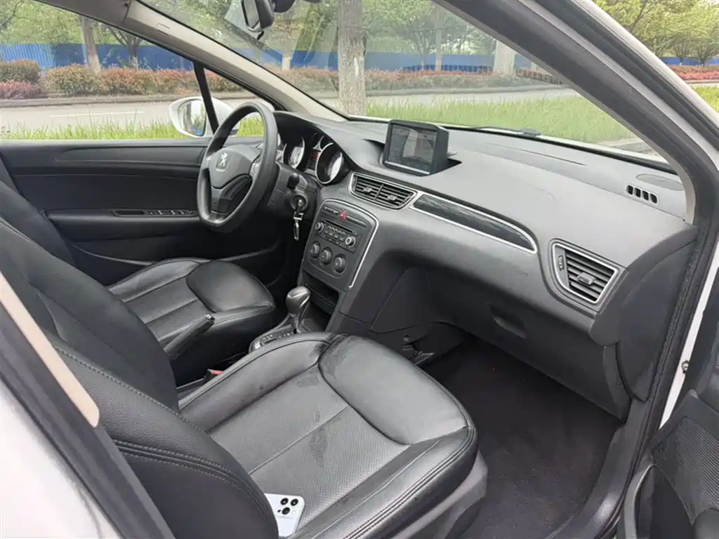 Peugeot 308 2014 Model Joy Edition Classic 1.6L Automatic Superior Style фото 21