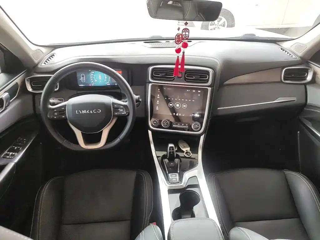 Lynk & Co 01 2017 2017 2.0T 2WD