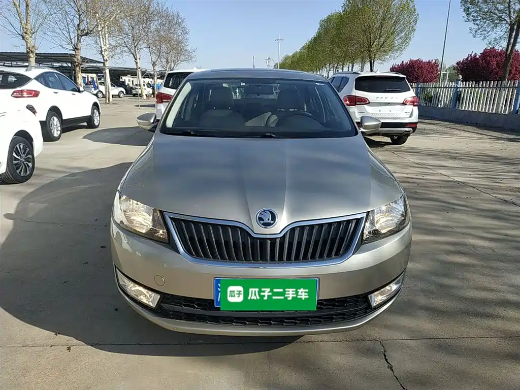 Škoda Rapid 2015 1.6L Automatic Smart Selection фото 3