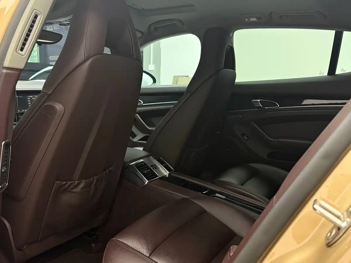 Porsche Panamera 2010 Panamera 4 3.6L фото 21