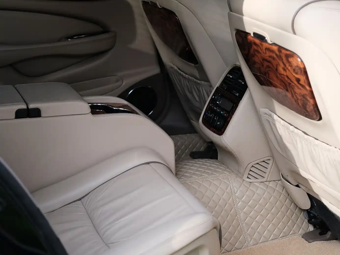 Jaguar XJ 2007 Model XJ6L 3.0 Royal Long Wheelbase фото 15
