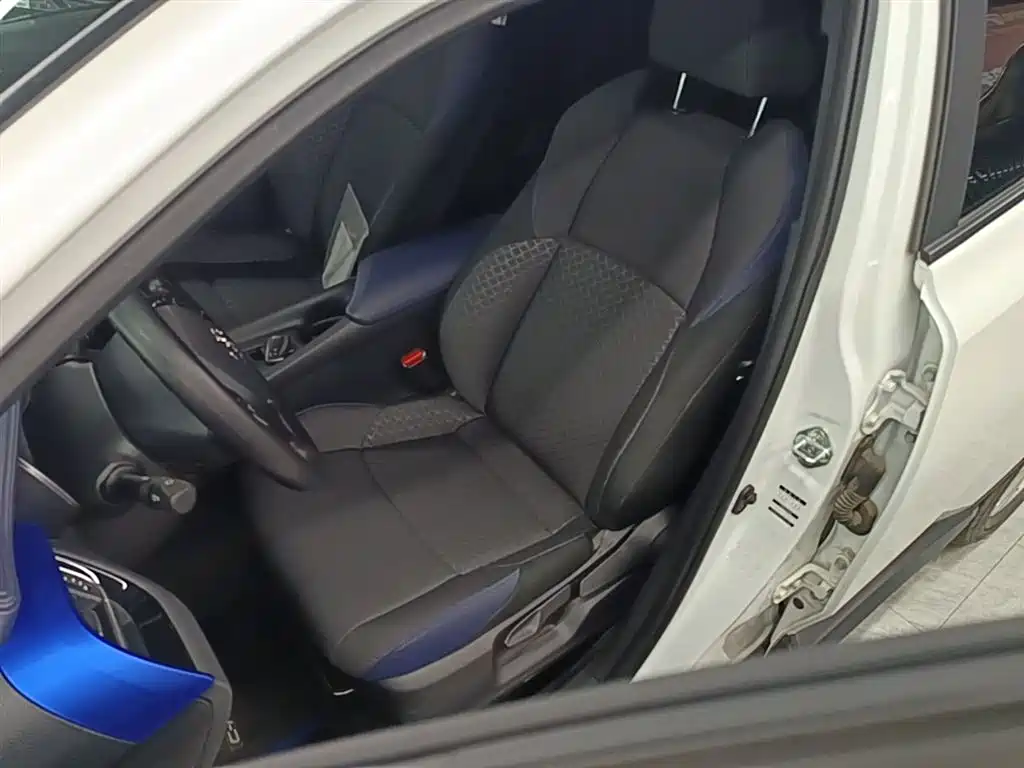 Toyota C-HR 2021 2.0L Comfort Edition фото 15