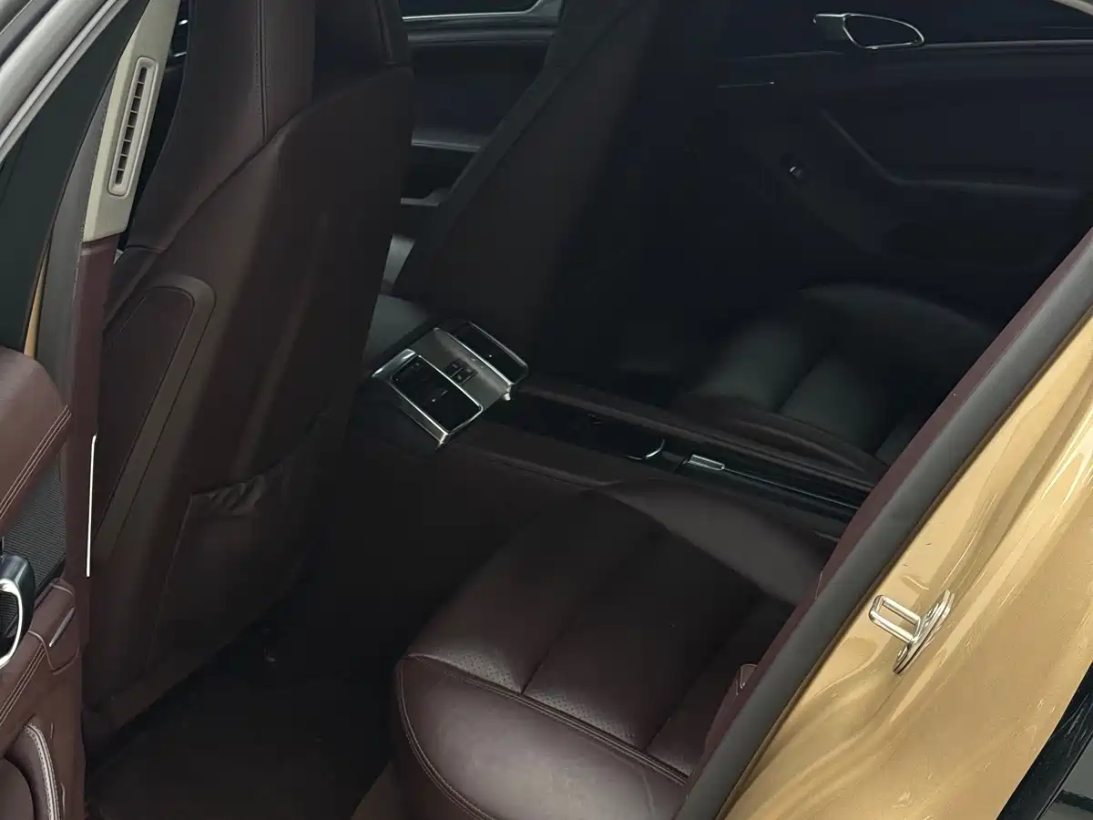 Porsche Panamera 2010 Panamera 4 3.6L фото 20