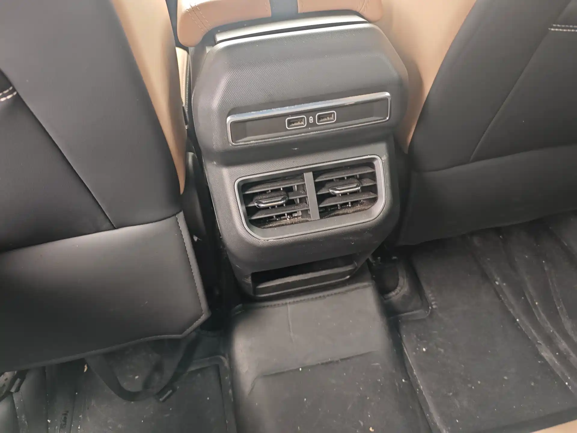 Фото 9 - Geely ICON