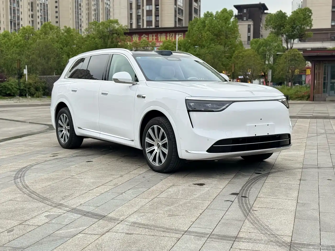AITO Wenjie AITO M8 2025 Model Extended Range Max+ Edition 53.4kWh 6-Seater фото 3