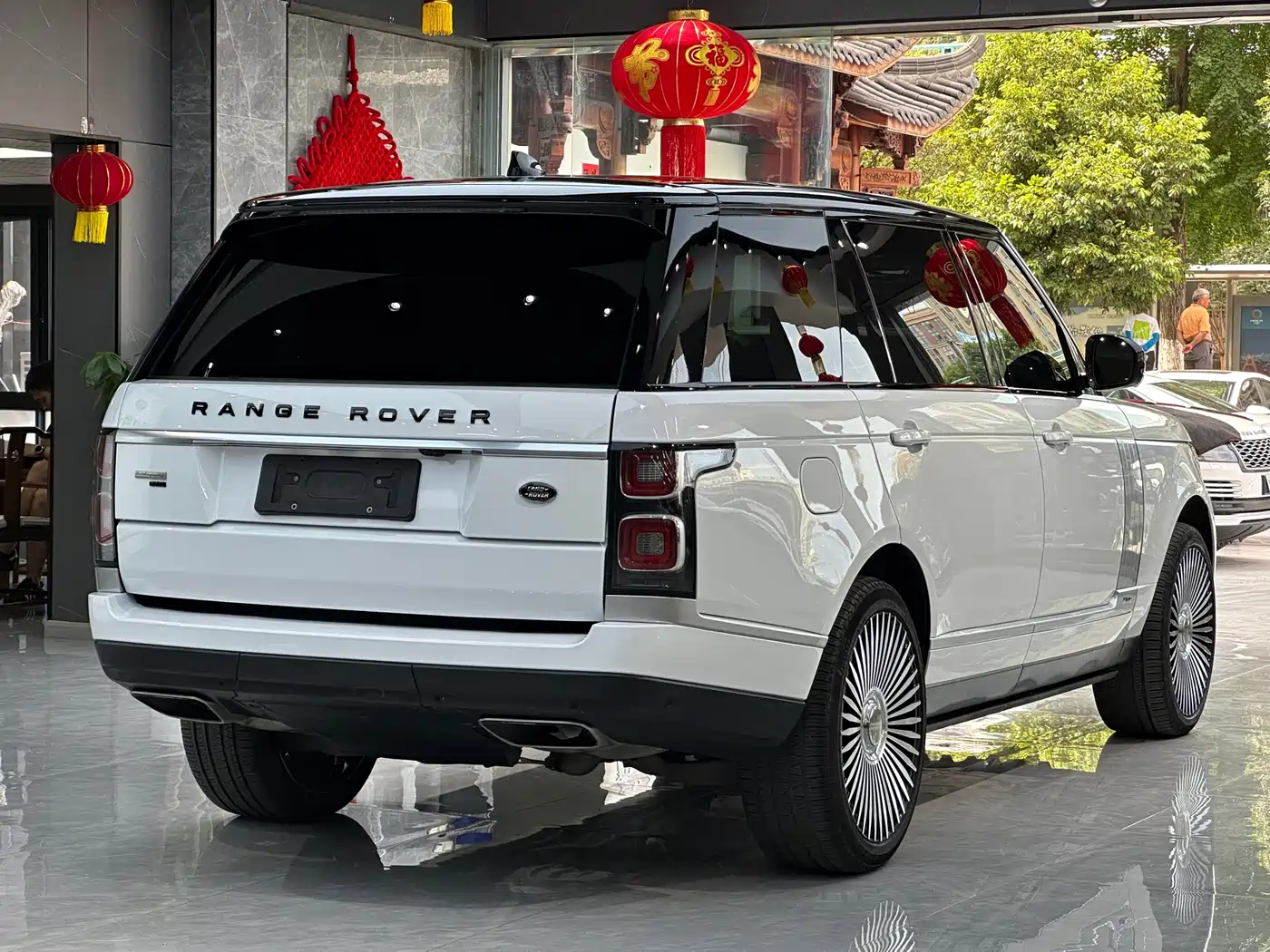 Land Rover Range Rover 2022 3.0 L6 400PS Prestige Genesis Extended Edition фото 19