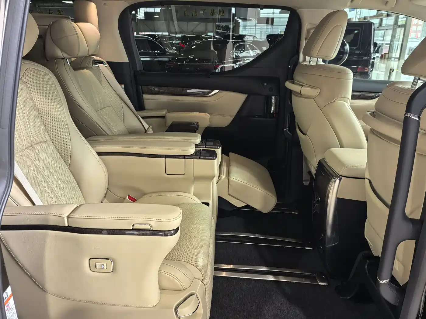 Toyota Alphard 2018 Facelift 3.5L Premium Edition фото 15