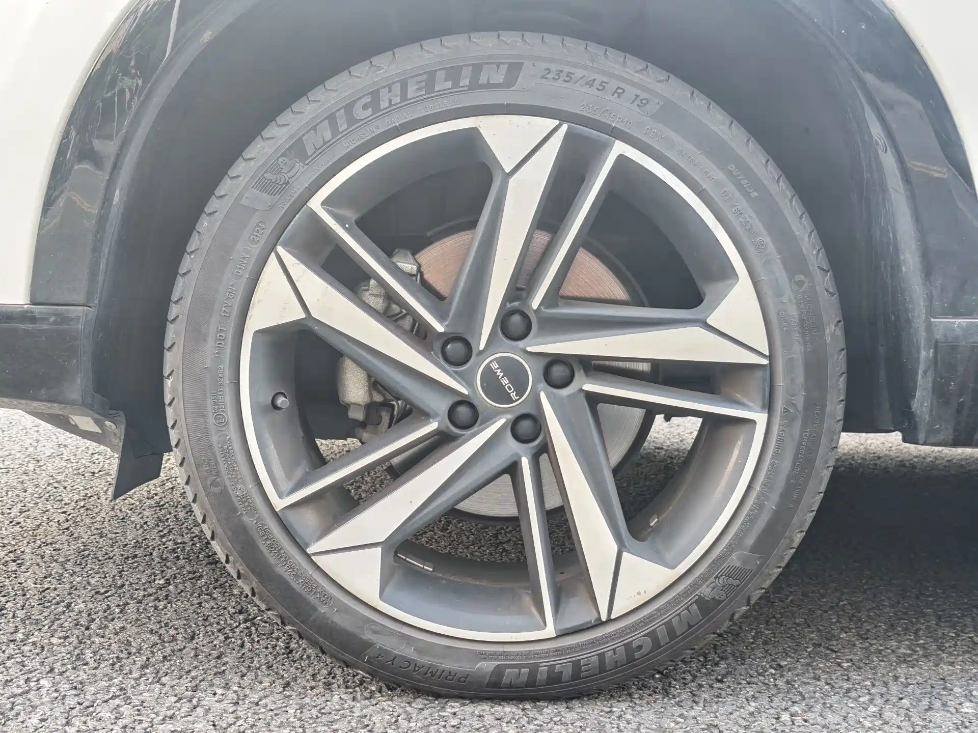 Фото 15 - Roewe RX5 eMAX