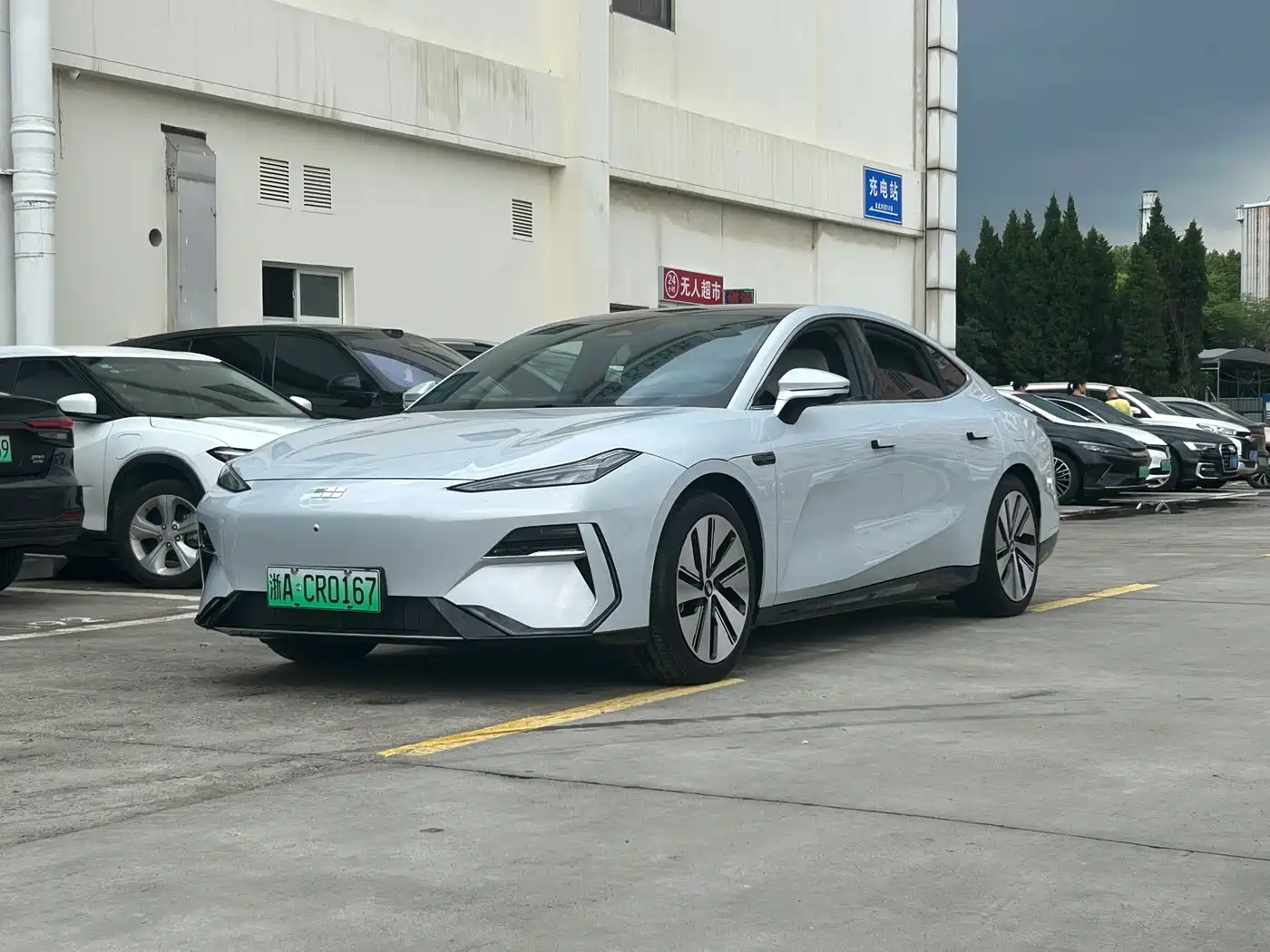 Geely Galaxy Galaxy E8 2024 665km RWD Starship Voyager Edition