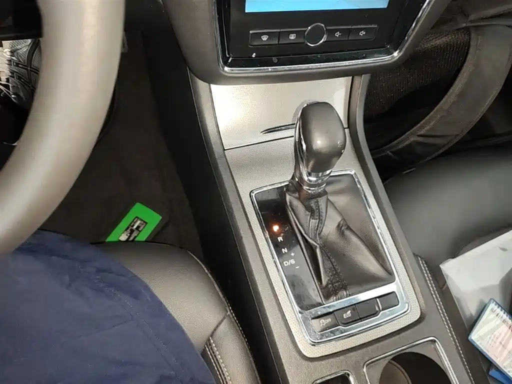Roewe i6 2020 2020 PLUS 1.6L CVT 4G Connected Glory Flagship Edition