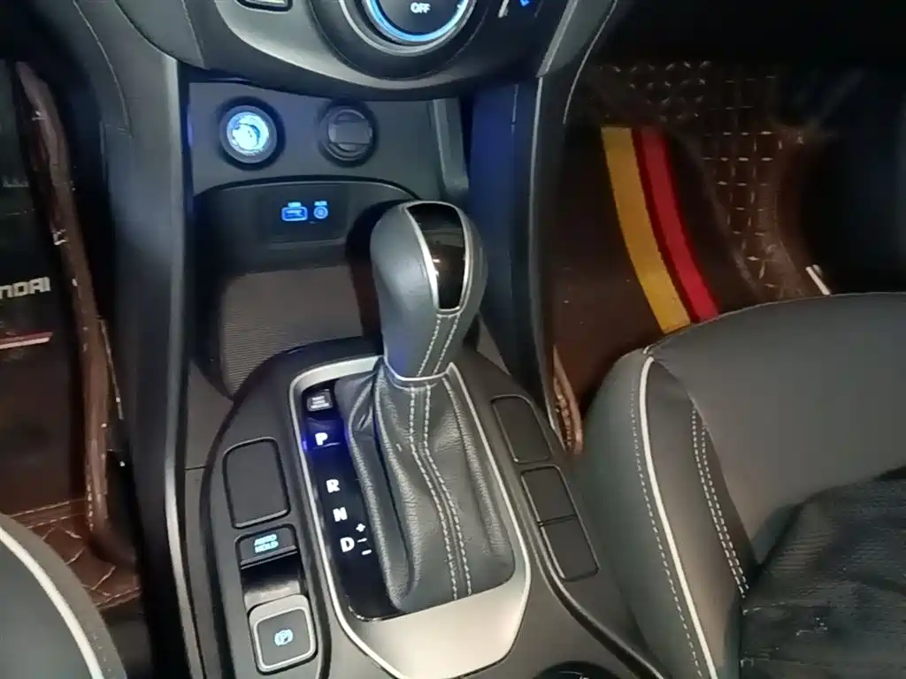 Hyundai Santa Fe 2017 2.0T Automatic 4WD Intelligent 7-Seater фото 14
