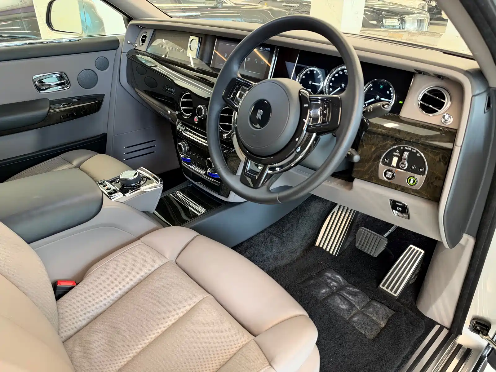 Фото 19 - Rolls-Royce Phantom