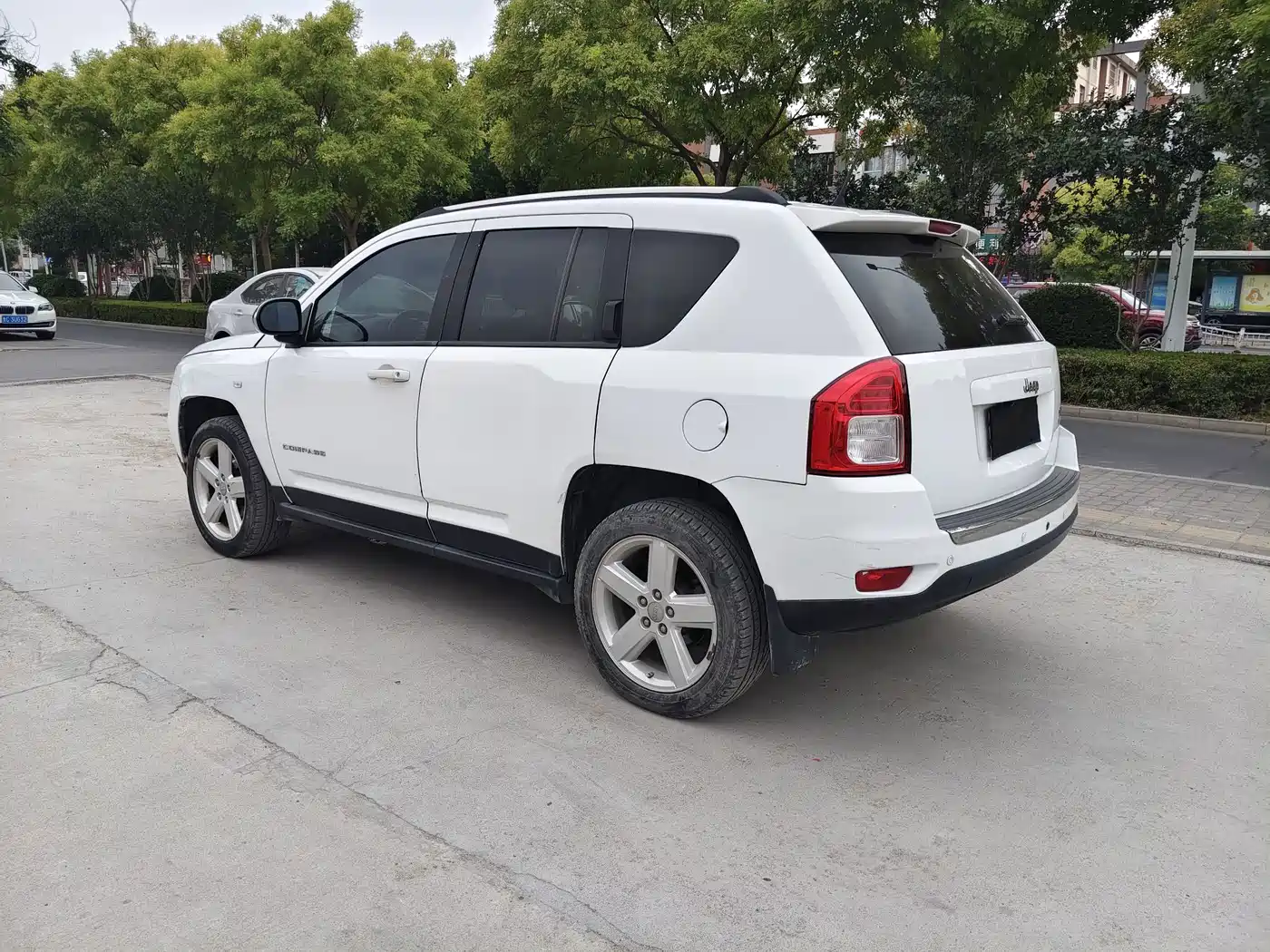 Photo 6 - Jeep Compass (Import)