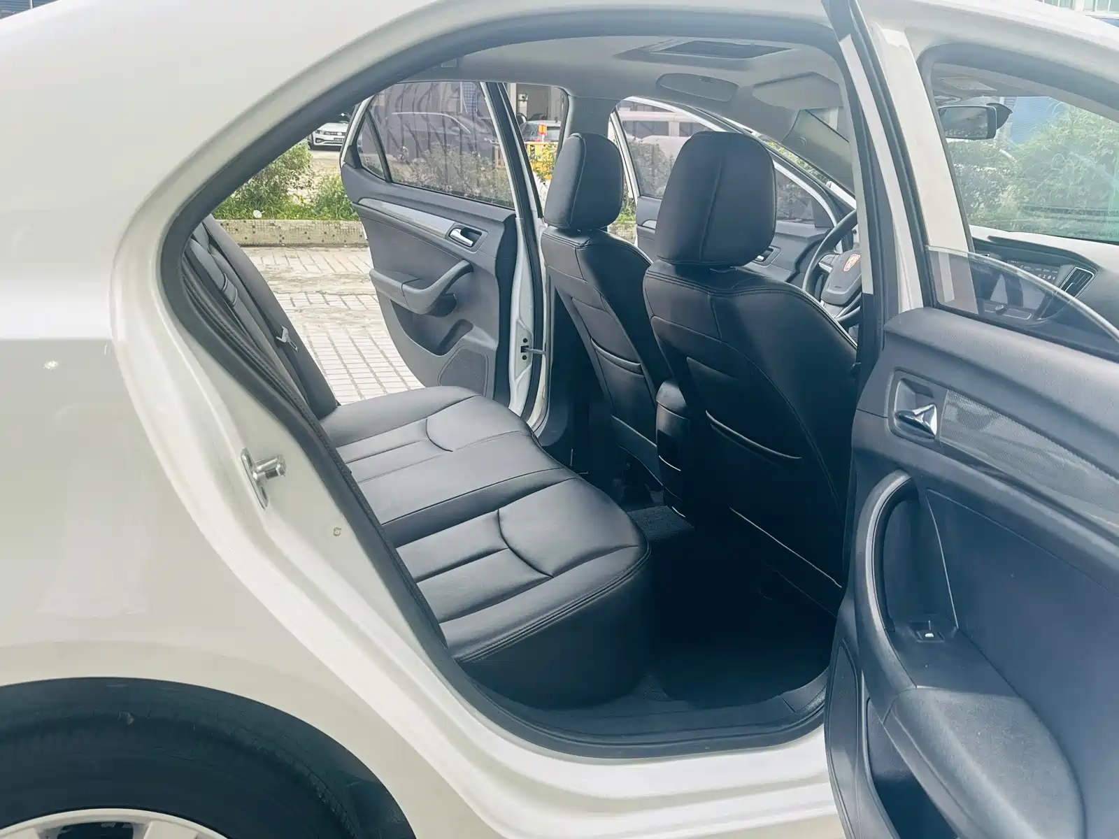 Фото 3 - Roewe 360