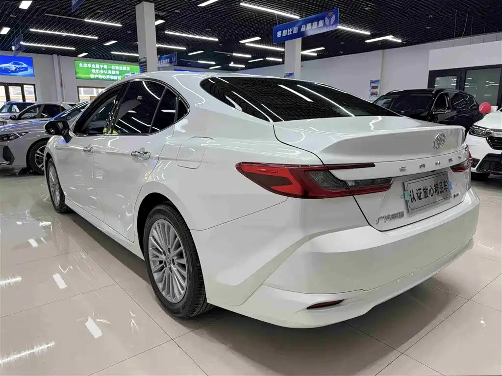 Toyota Camry 2024 Hybrid 2.0HGVP Luxury Edition фото 6