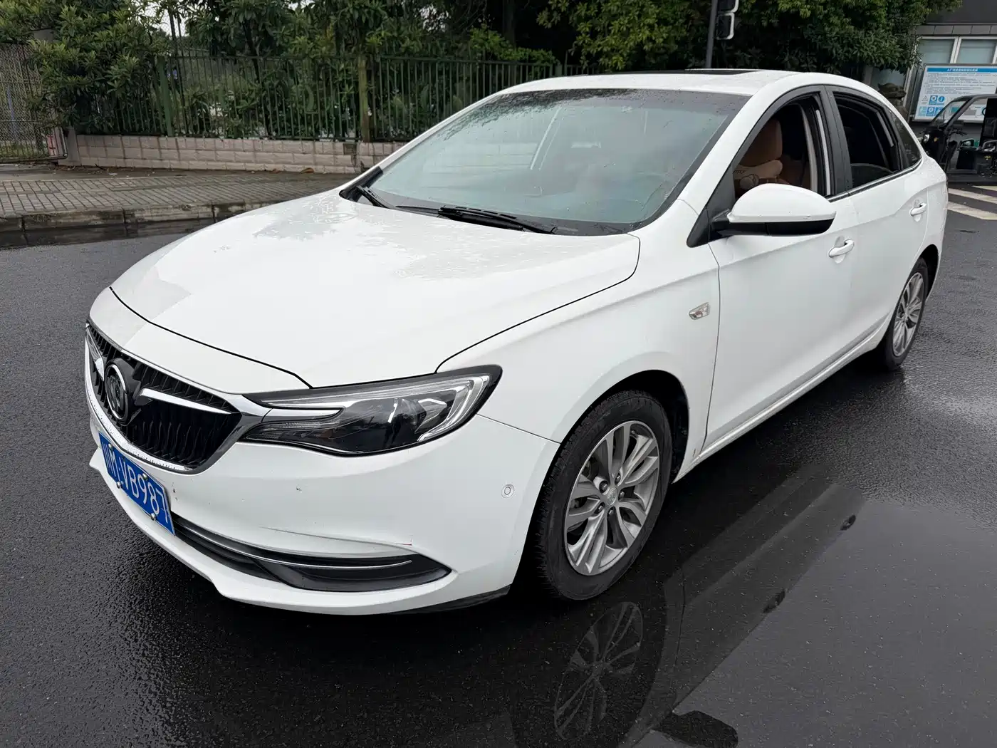 Photo 1 - Buick Excelle
