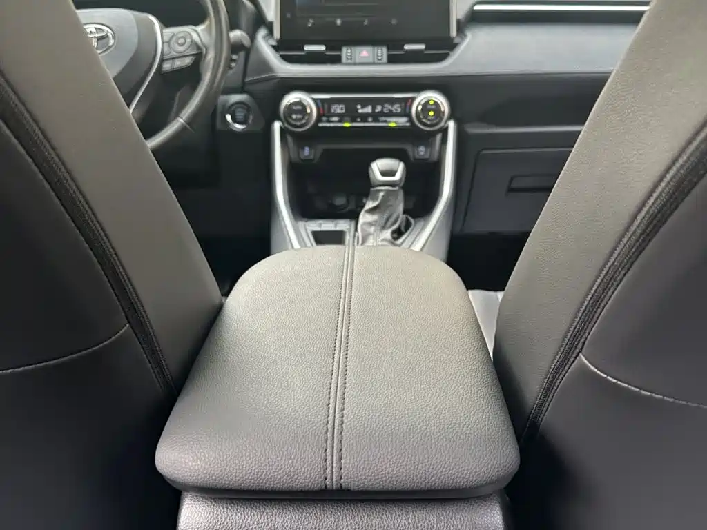 Toyota Wildlander 2022 2.0L CVT FWD Luxury PLUS Edition фото 12