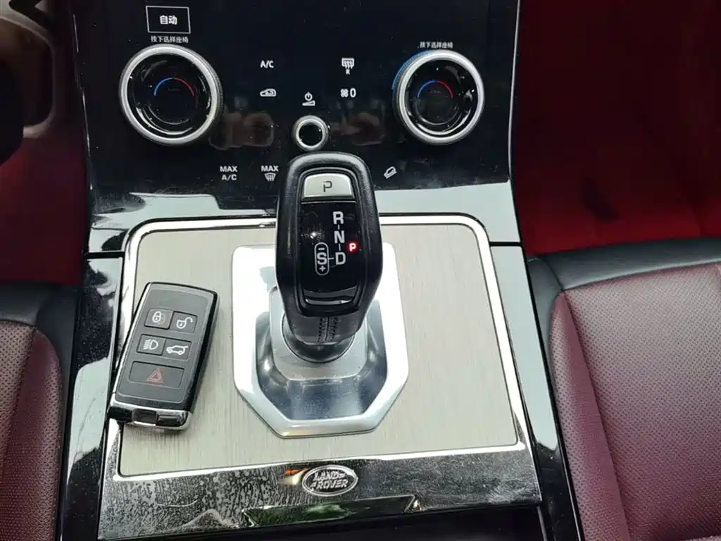 Land Rover Range Rover Evoque 2023 Range Rover Evoque L 249PS Luxury Edition фото 14