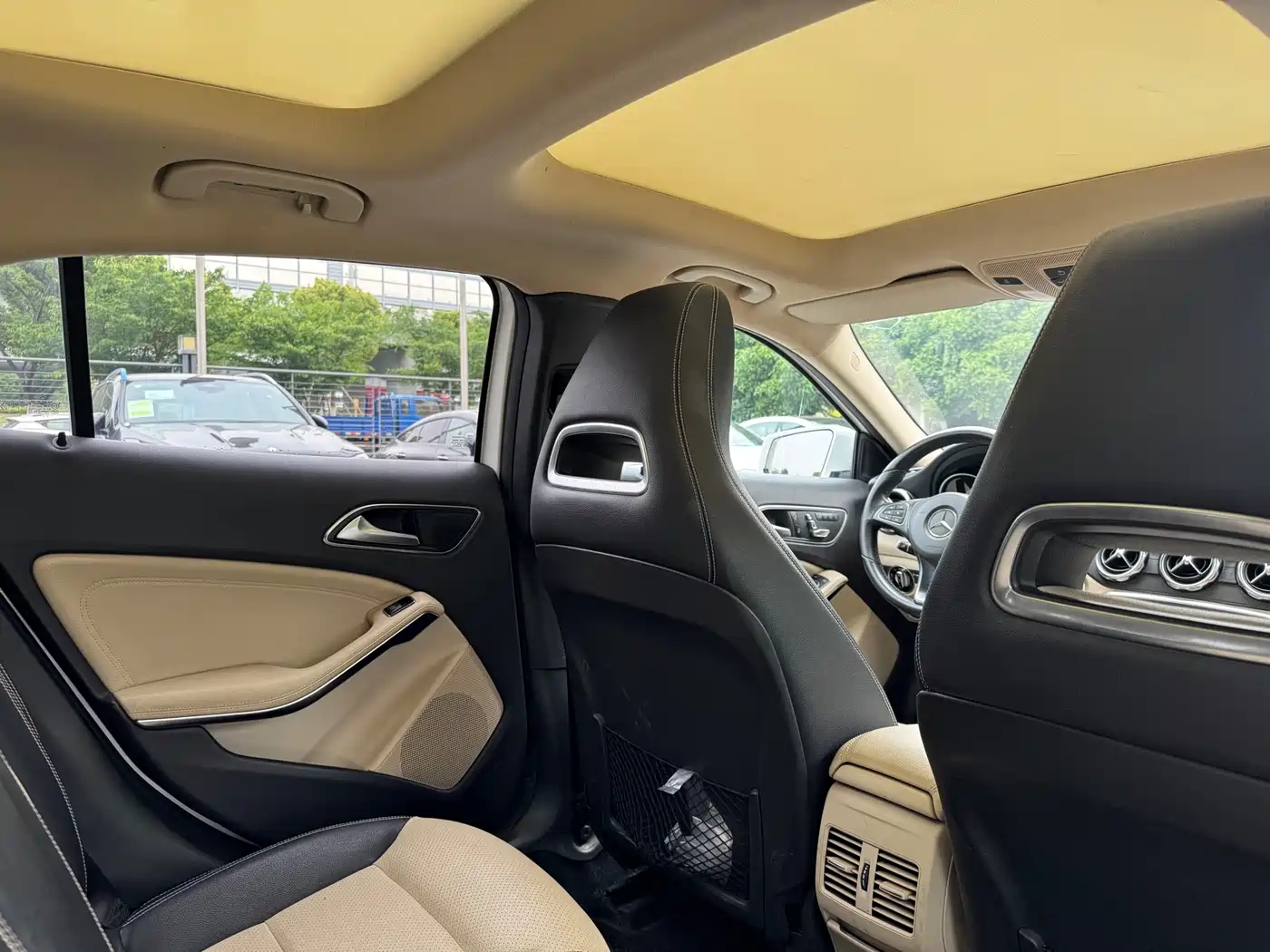 Mercedes-Benz GLA 2018 GLA 200 Dynamic фото 10