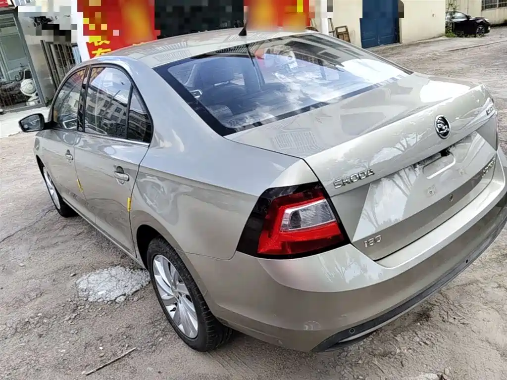 Škoda Rapid 2018 1.6L Automatic Comfort Edition фото 5