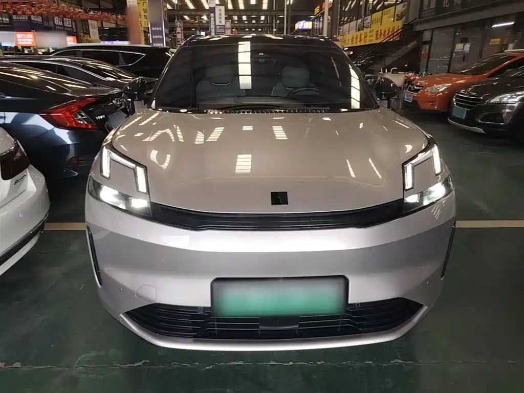 Lynk & Co 08 EM-P 2023 220km 4WD Performance Halo фото 3