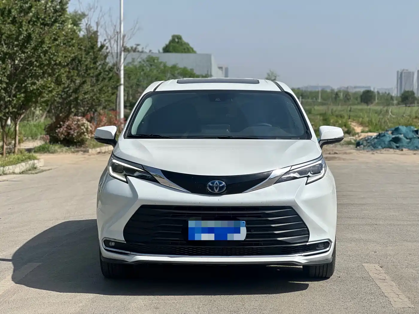Toyota Sienna 2024 2.5L Hybrid Comfort Edition фото 2