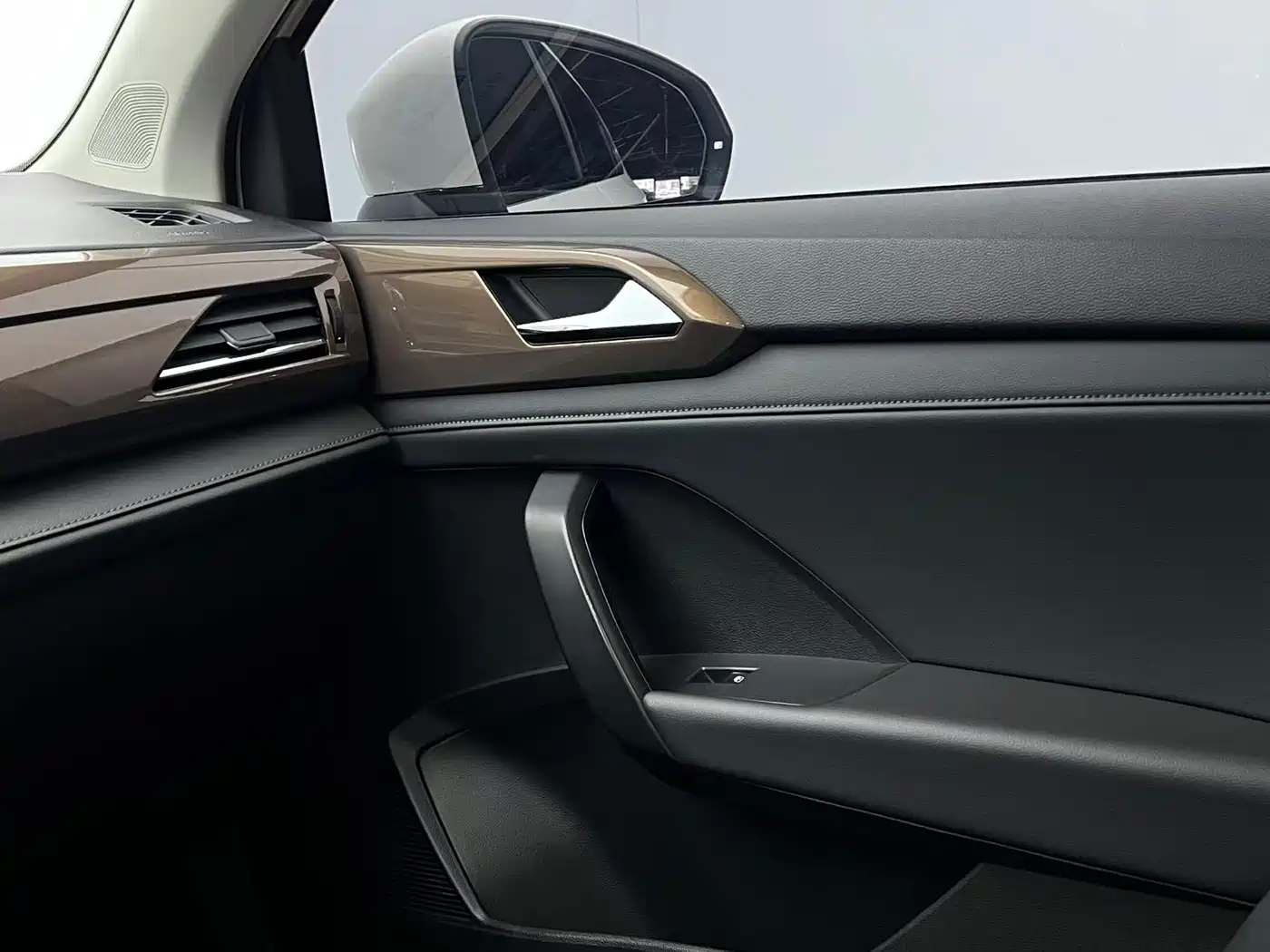 Volkswagen Tharu 2022 280TSI FWD Luxury Edition фото 10