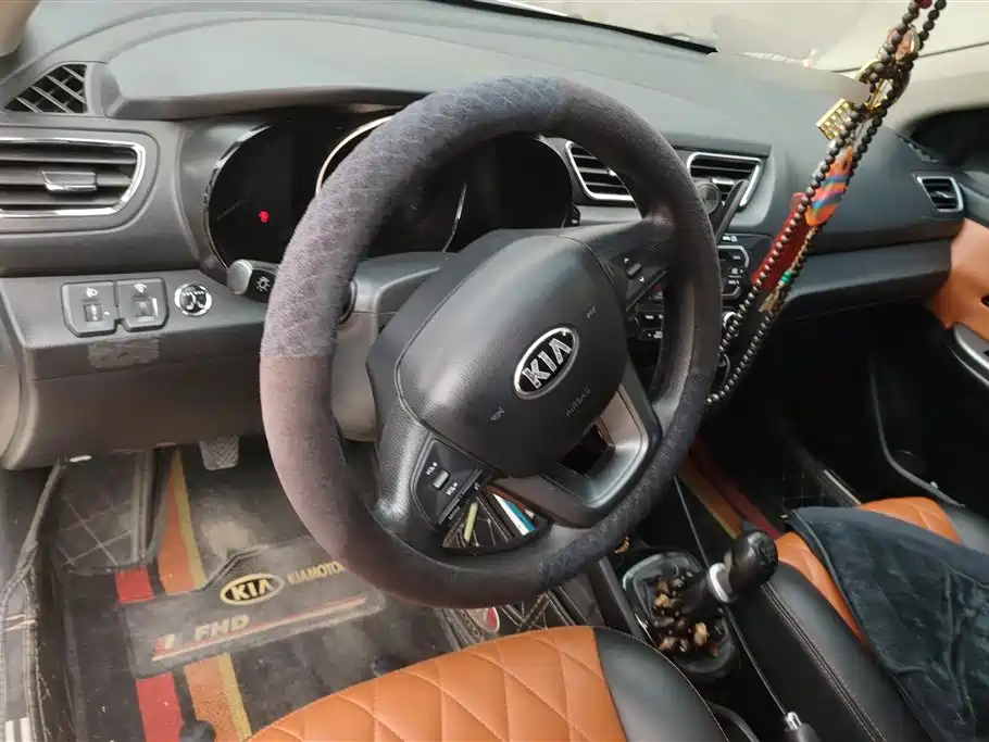 Kia K2 2012 Sedan 1.4L MT TOP Commemorative Edition фото 12