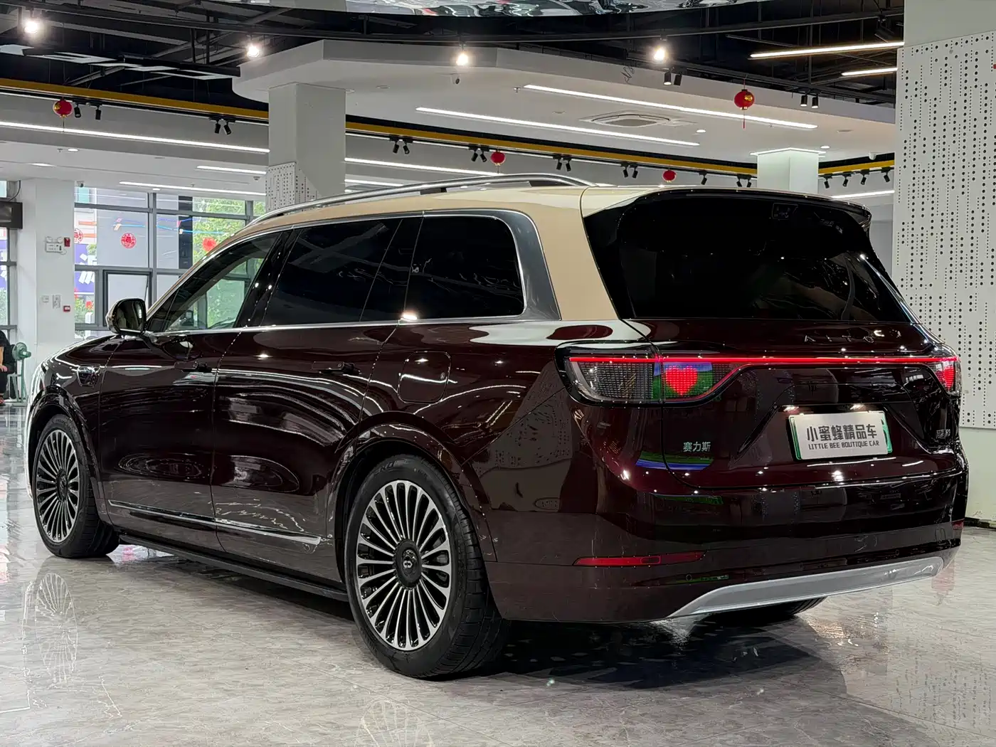 AITO Wenjie AITO M9 2025 Extended Range Ultra 52kWh 6-Seater фото 15