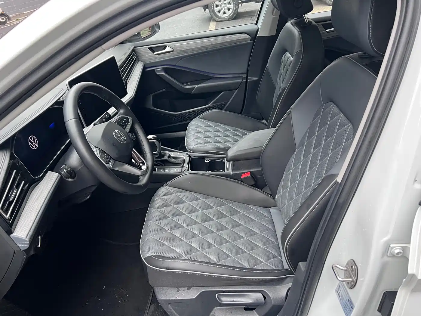 Volkswagen Sagitar 2023 300TSI DSG Surpassing Edition фото 4