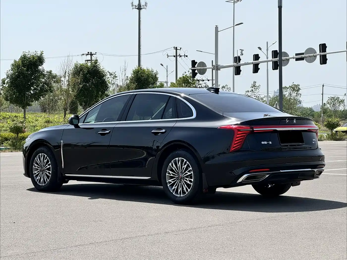 Фото 6 - Hongqi H5