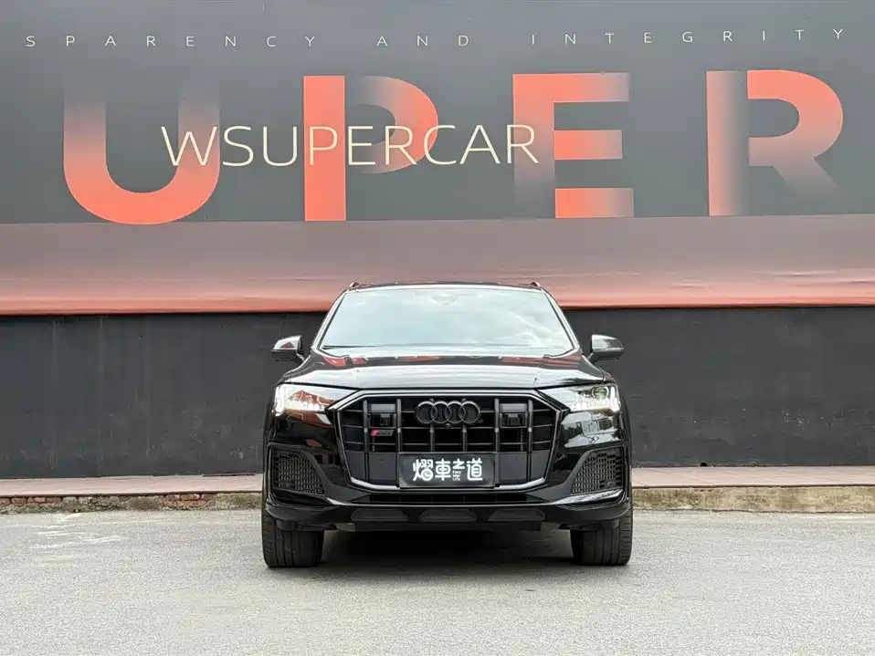 Audi SQ7 2024 4.0 TFSI Dark Knight Edition фото 2