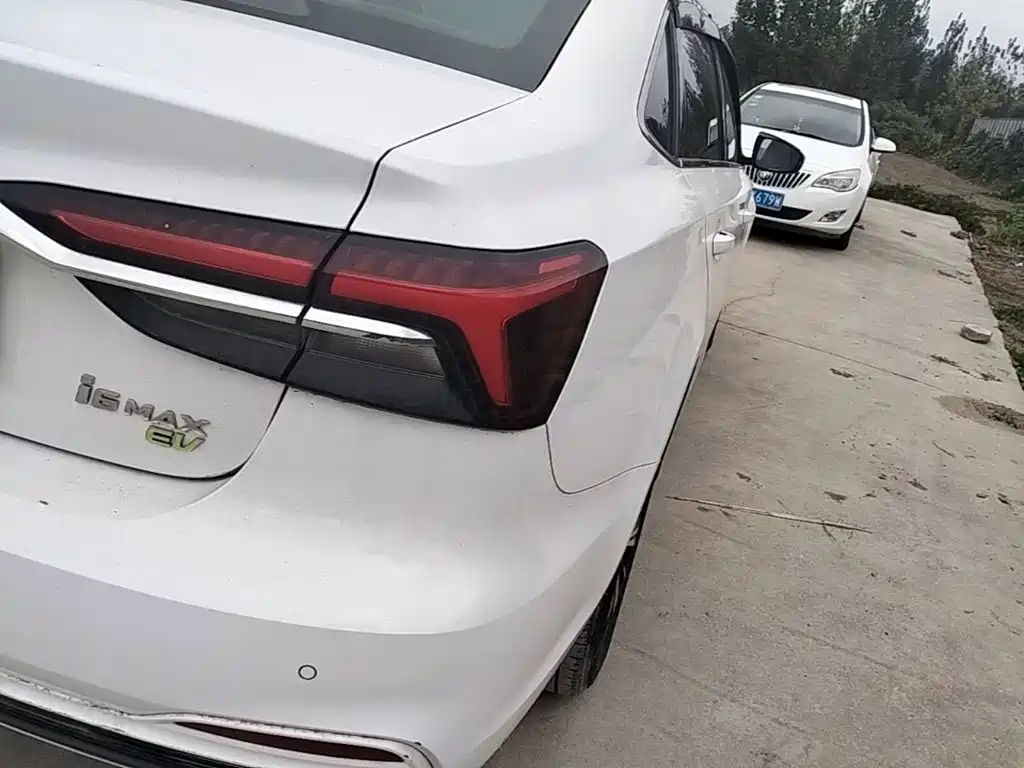 Roewe i6 MAX EV 2024 2023 EV 420 Sunroof Special Edition