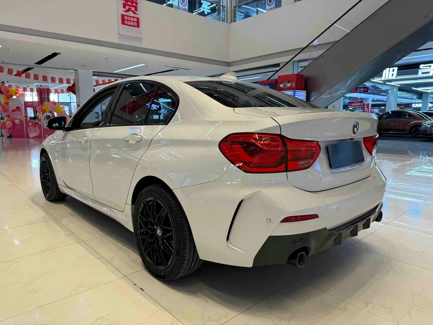 BMW 1 Series 2021 120i M Sport Shadow Edition фото 3