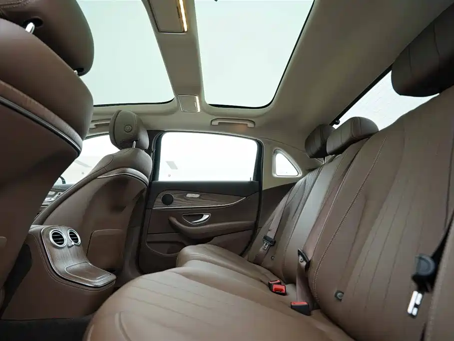 Mercedes-Benz E-Class 2023 E 300 L Fashion фото 20