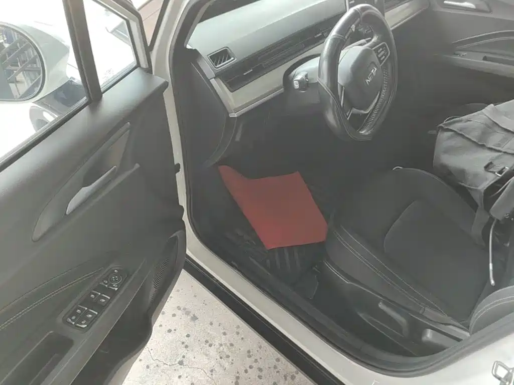 Nezha Auto Nezha V 2021 2021 Standard Range Entertainment Upgrade