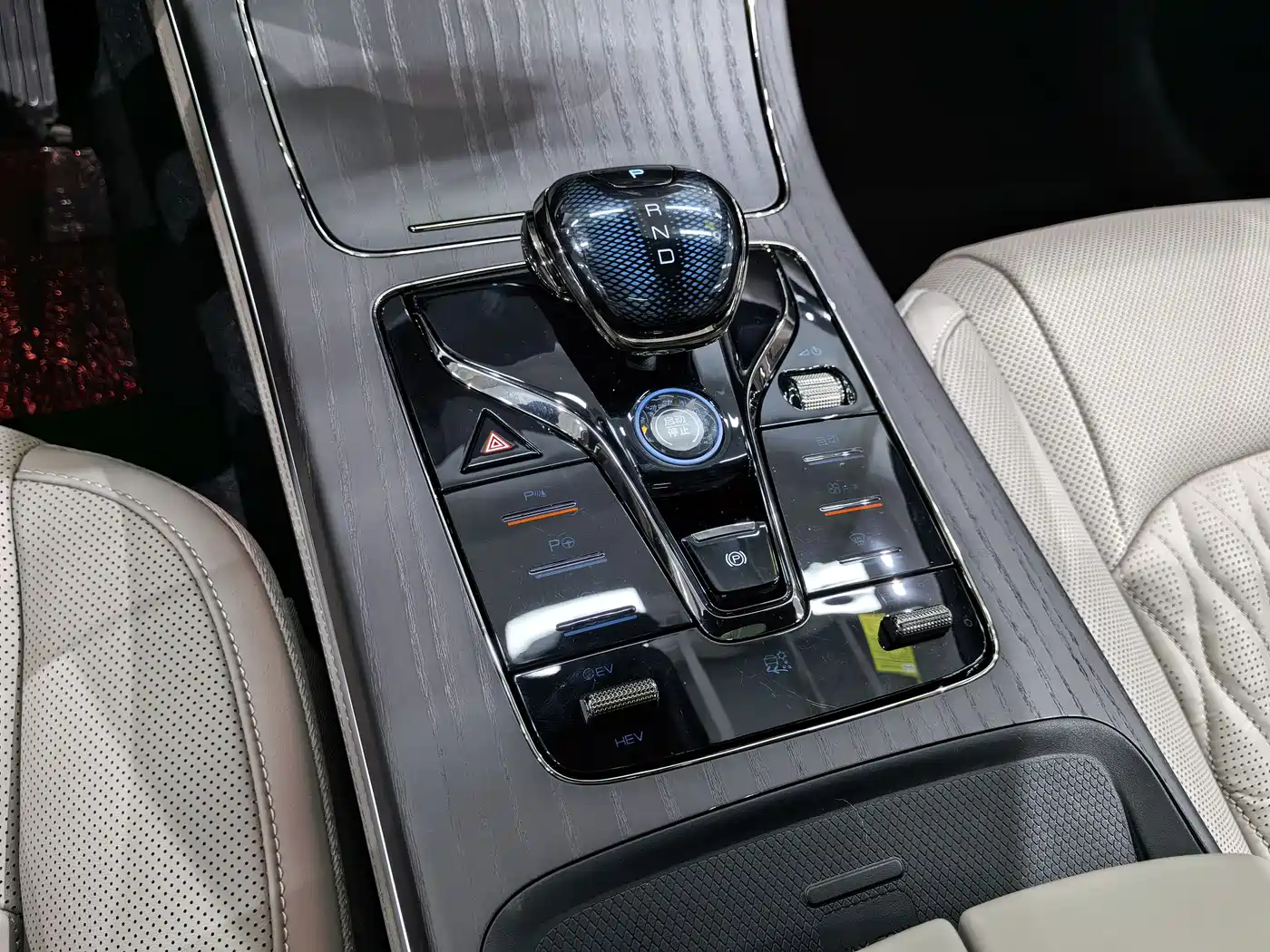 BYD Han 2025 DM-i 125KM LiDAR Smart Driving фото 13
