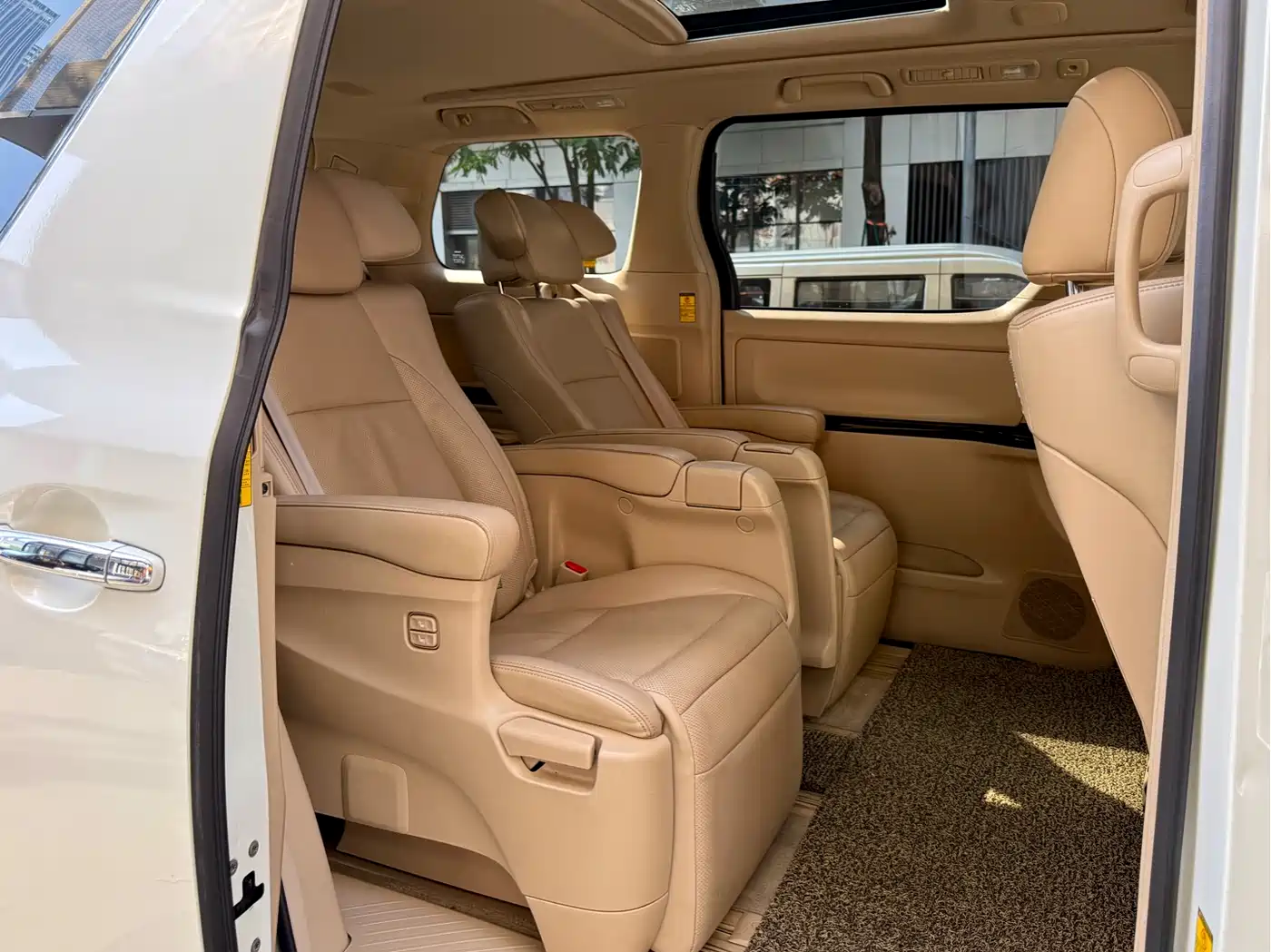 Toyota Alphard 2012 3.5L Luxury Edition фото 5
