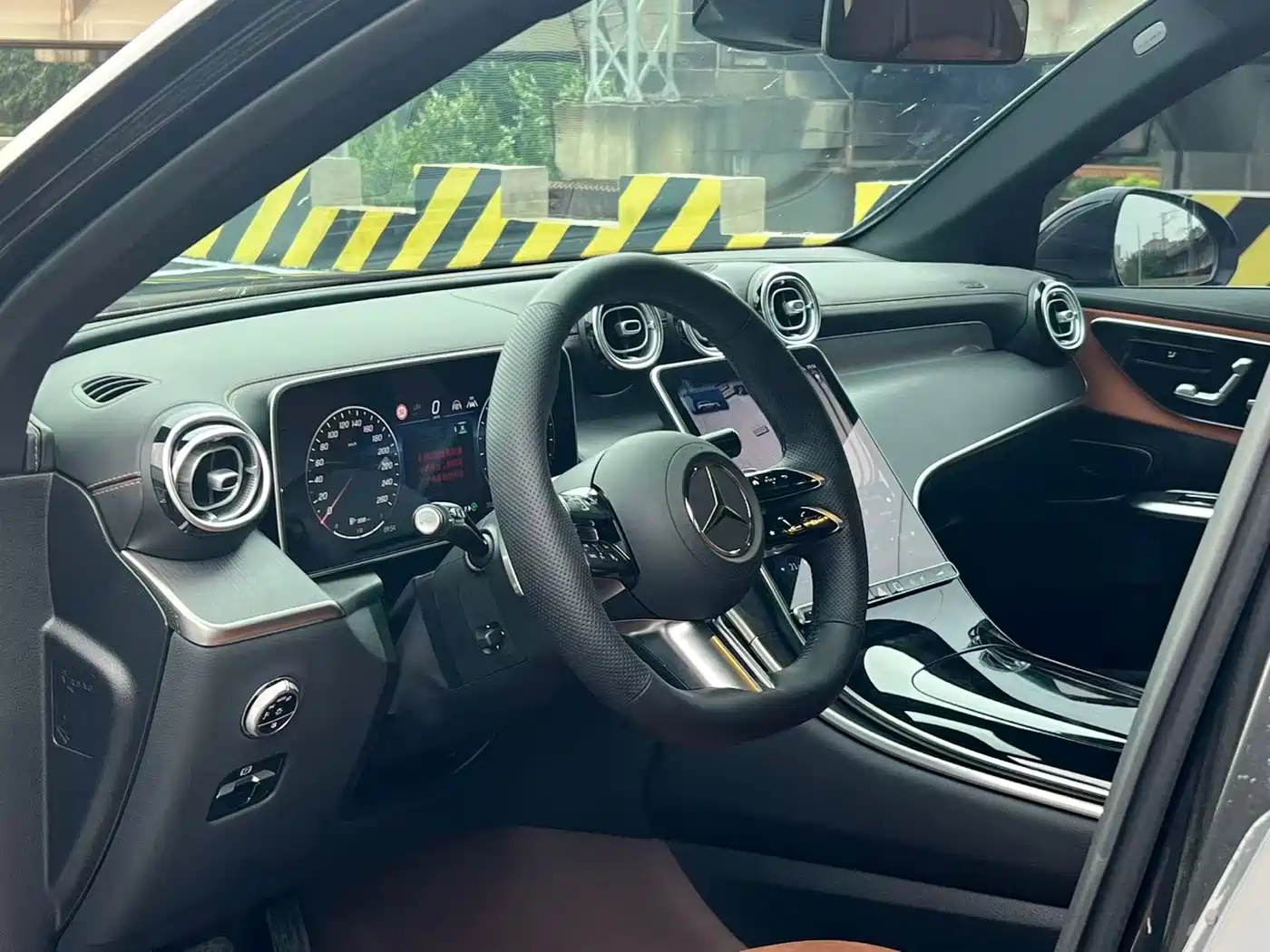 Mercedes-Benz GLC 2024 GLC 260 L 4MATIC Luxury 5-seater фото 4