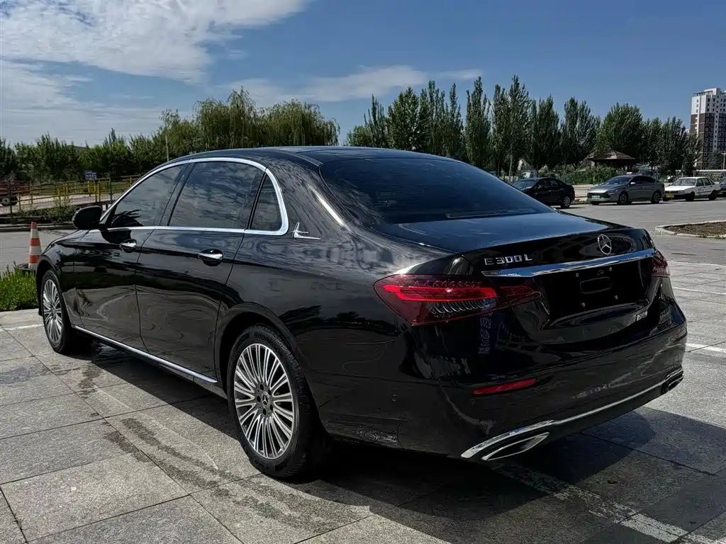 MERCEDES-BENZ E-CLASS