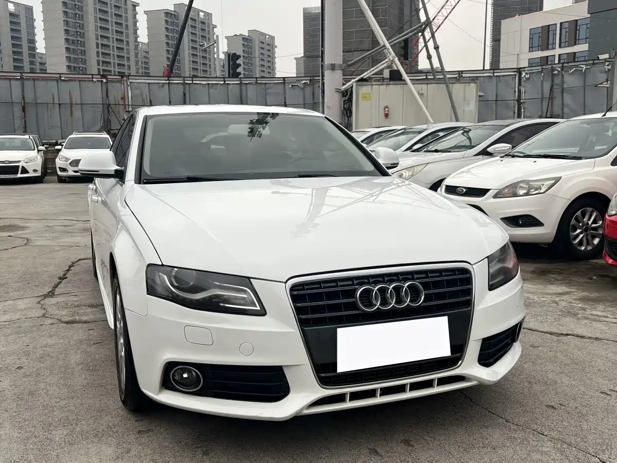 Audi A4L 2011 2.0 TFSI Standard фото 3