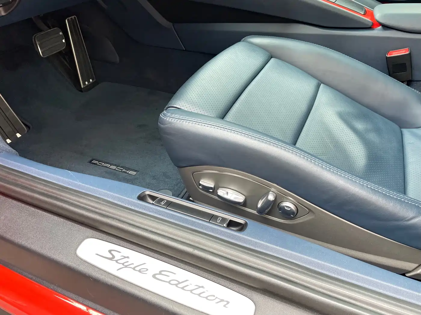 Porsche 911 2015 Carrera 4 3.4L Style Edition фото 20
